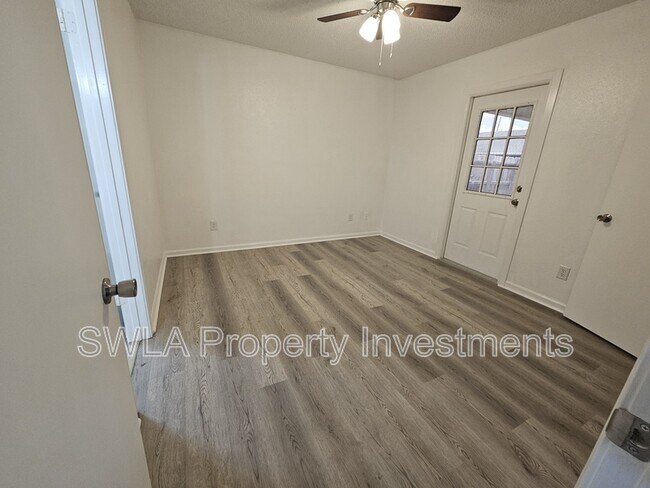 Building Photo - 1750 S Tallowood Dr