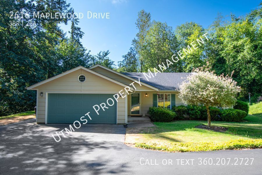 Foto principal - Charming 3BD Ranch in Longview Situated on...