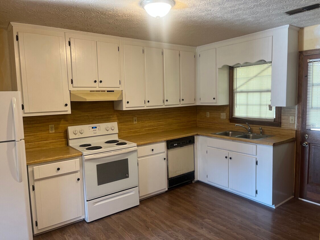 Building Photo - 9 Fredda Ln