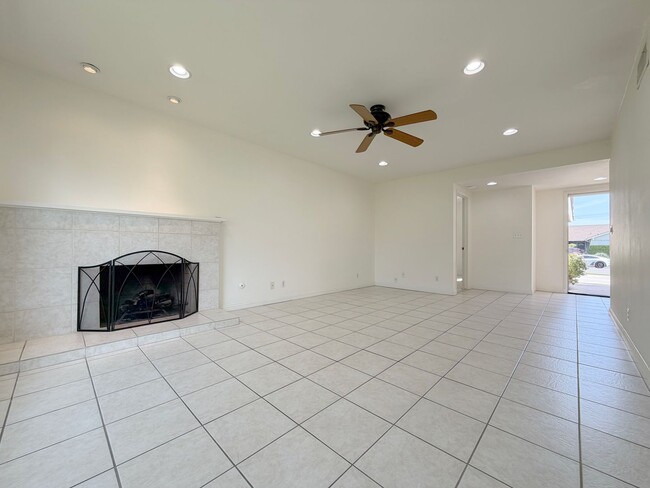 Photo - Single Story 3Bed Interior Location Large Yard House