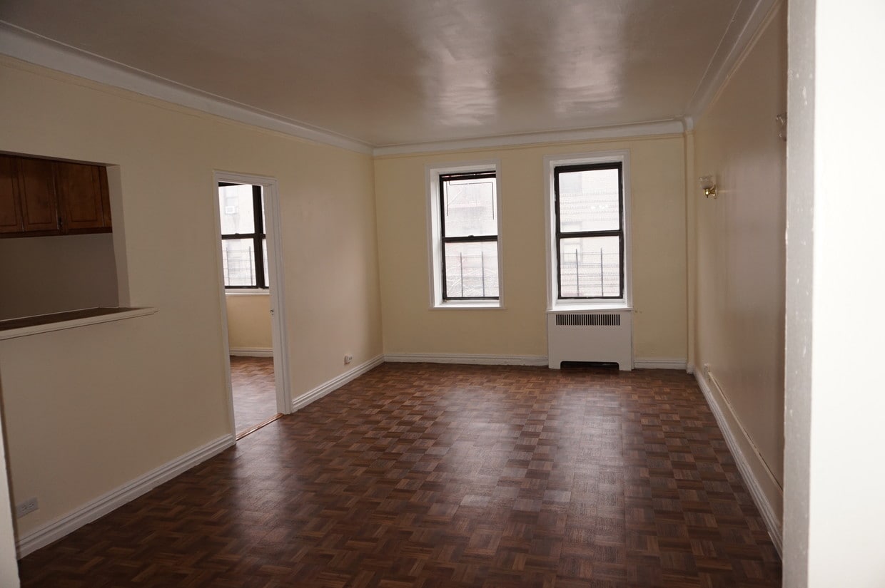 Primary Photo - 1160 Evergreen Ave