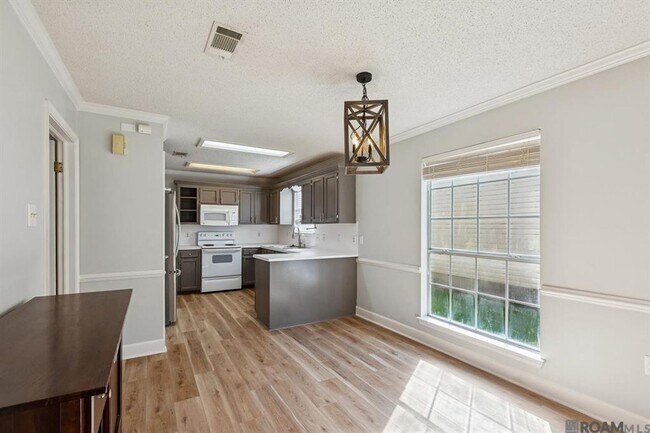 Foto del edificio - 3325 Myrtle Grove Dr