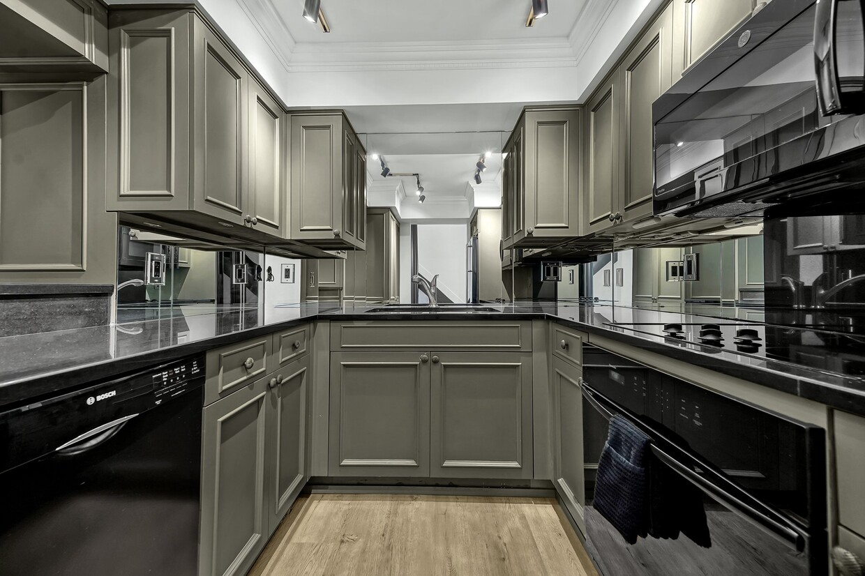 Primary Photo - 992 Neil Ave