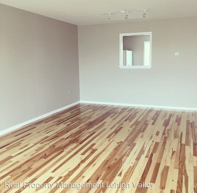 Foto del edificio - 315 S Oak St