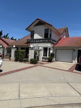 Building Photo - 1815 Azure Ct