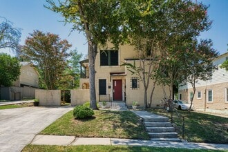 Building Photo - 526 Pershing Ave