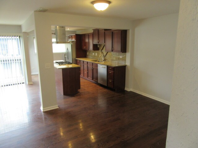 Building Photo - 2 Creekside Cir