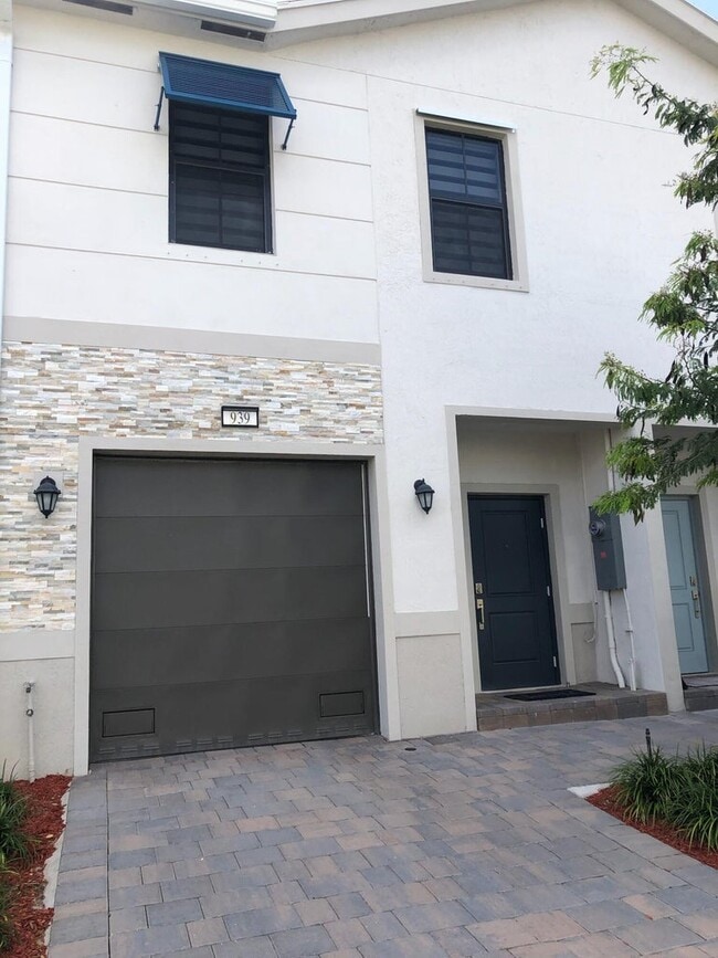 Building Photo - 939 NW 3rd Ter