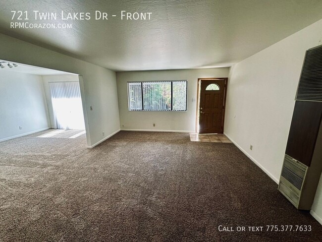 Building Photo - 721 Twin Lakes Dr