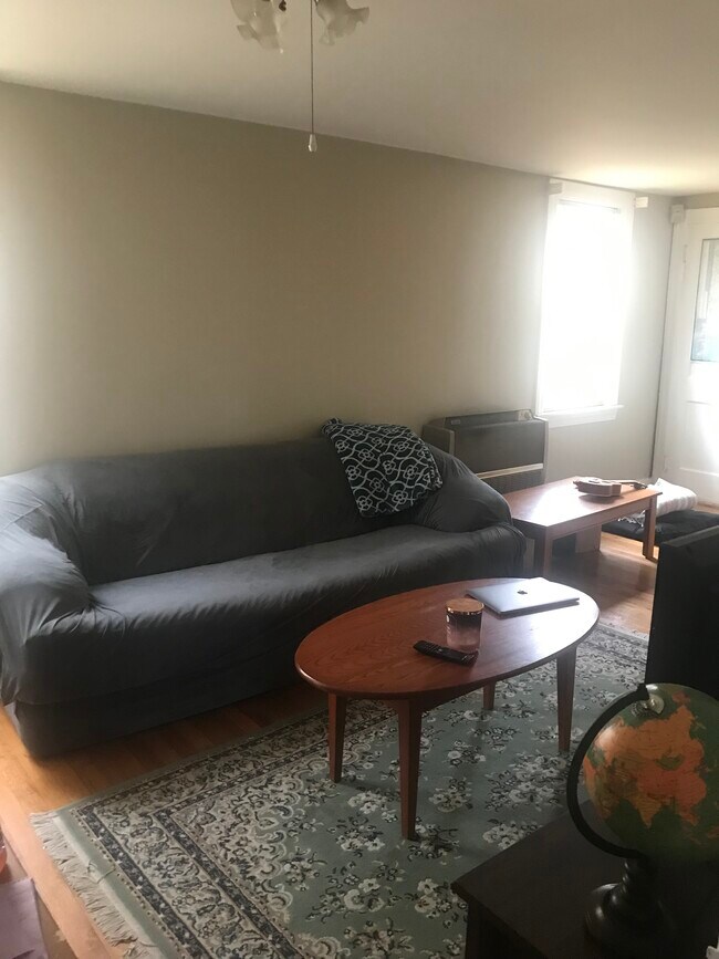 LIVING ROOM - 27 Bond St