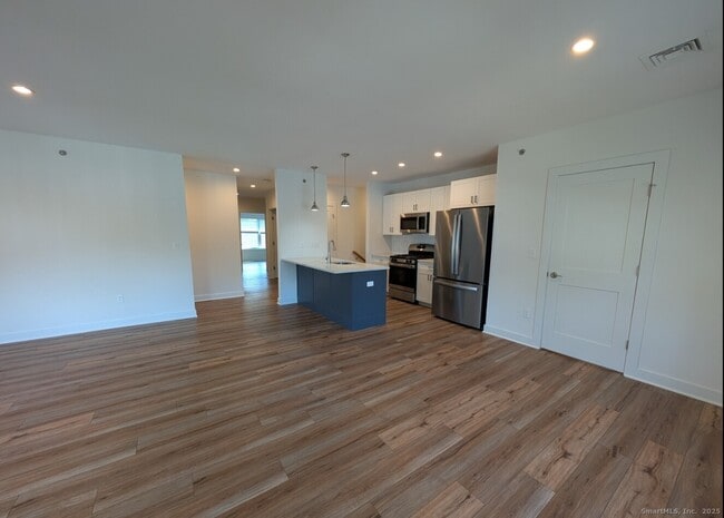 Building Photo - 138 Highland Ave