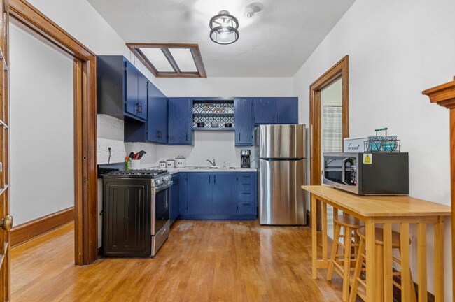 Foto del edificio - 231 E College Ave