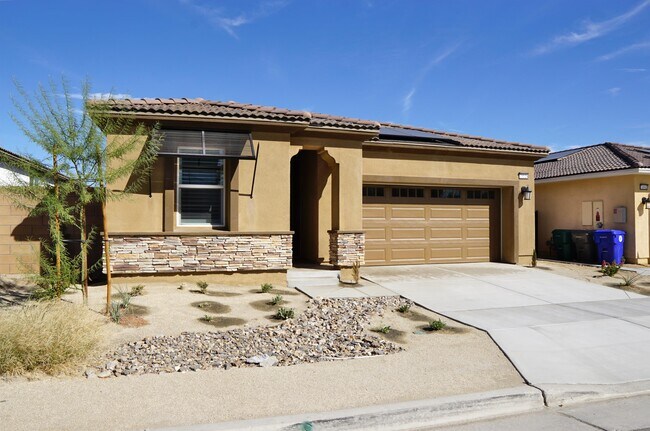 Building Photo - 73528 Cierra St