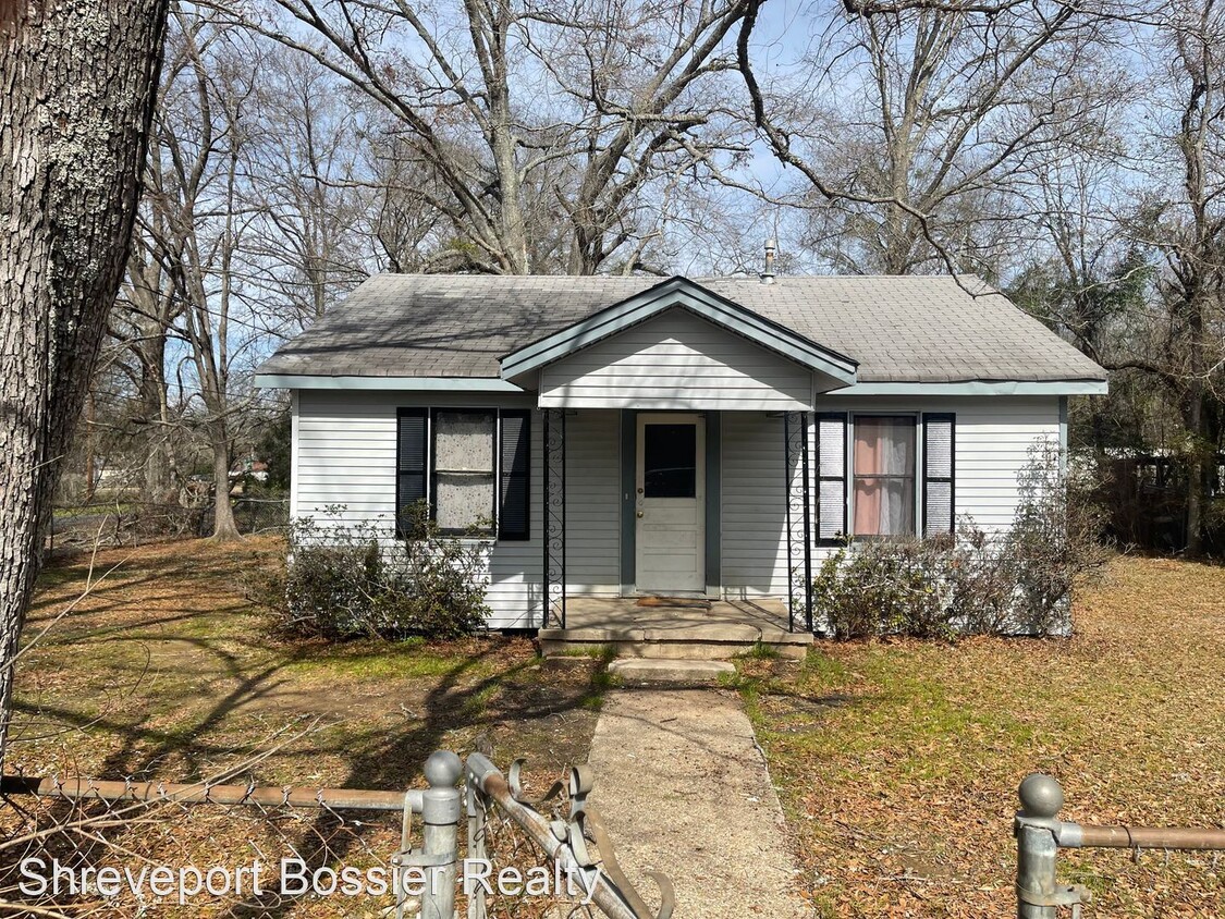 2 br, 1 bath House - 3016 Standard Oil Rd - House Rental in Shreveport ...