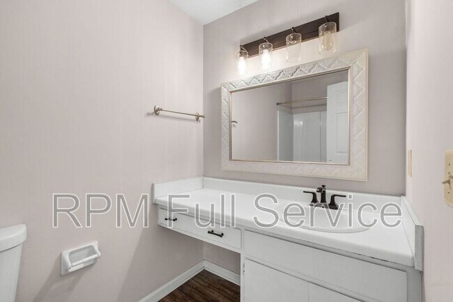 Foto del edificio - 135 Hicks Rd