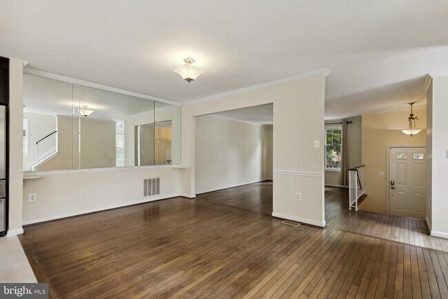 Building Photo - 7230 Taveshire Way