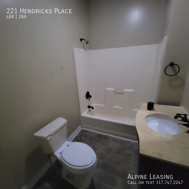 Foto del edificio - 221 Hendricks Pl