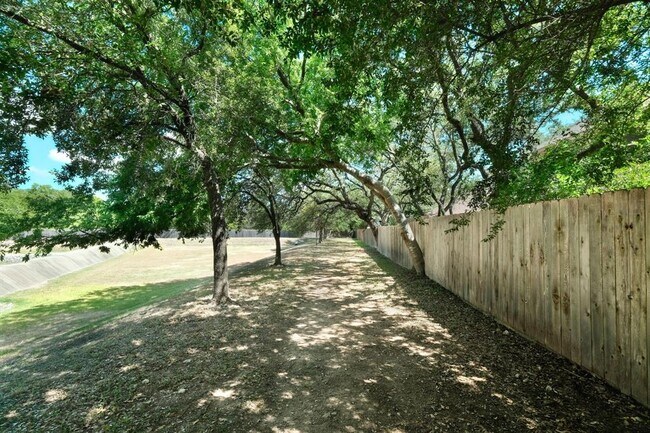 Building Photo - 8518 Cahill Dr