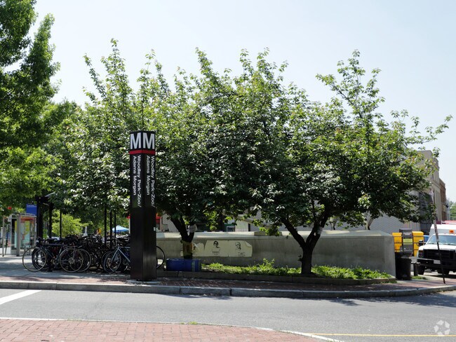 Foto del edificio - 1818 Vernon St NW
