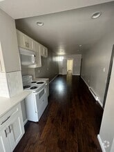 Building Photo - 908 E Schiller St