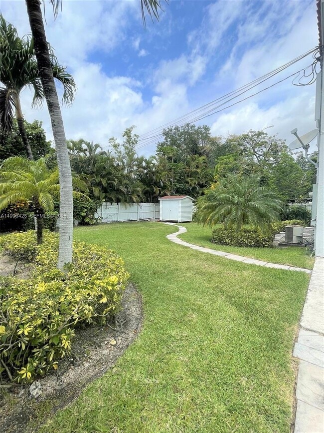Building Photo - 5116 SW 57th Ave