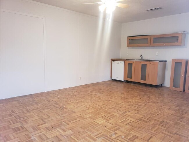 Foto del edificio - 609 Bissonet Ln