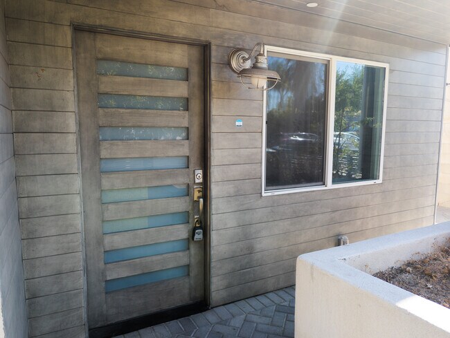 Entrada principal - 5640 Craner Ave