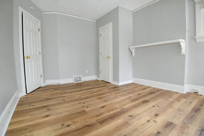 Foto del edificio - 924 East 150th Street, Unit 3 (UP Right)