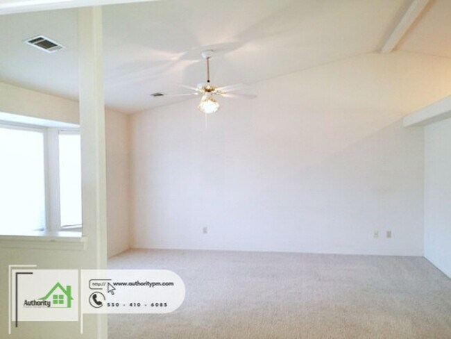 Foto del edificio - 3323 Forest Homes Dr