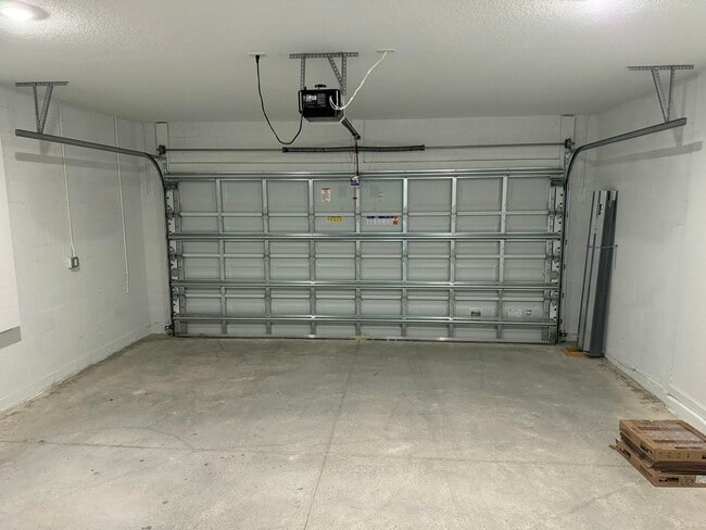 Building Photo - 664 Carlyle Wy