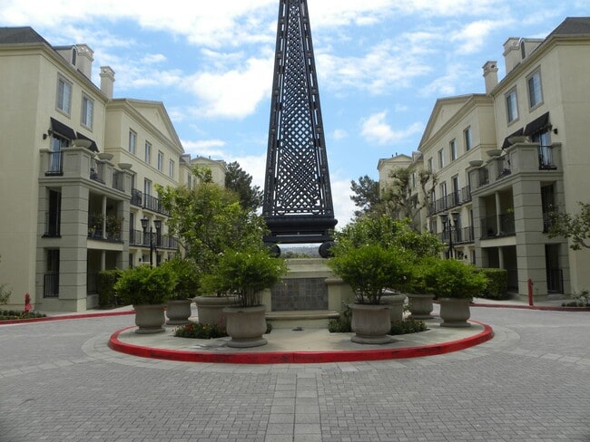 Building Photo - Watermarke Condo 1bed 1 bath