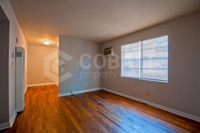 Building Photo - 896 Greenwood Ave NE