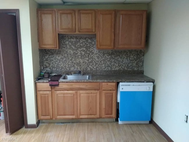 Building Photo - 3 br, 1 bath House - 808 Maginn St
