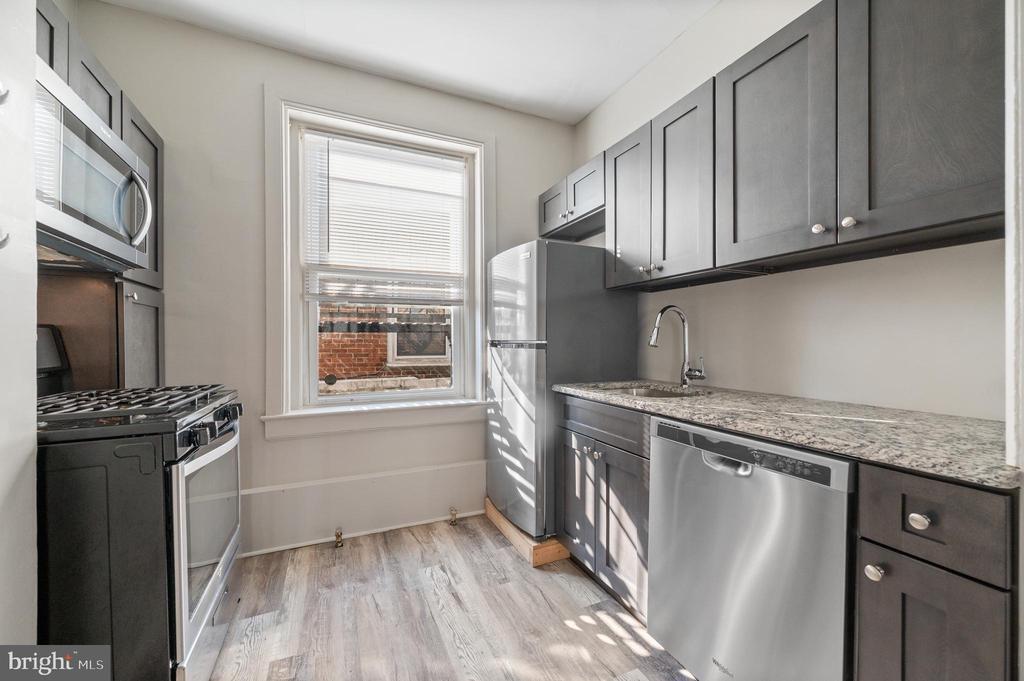 Foto principal - 834 W Lancaster Ave