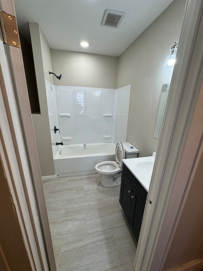Foto del edificio - 13927 E Canfield St