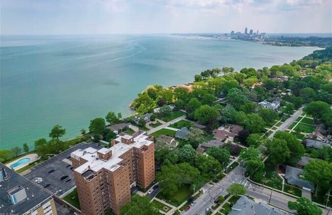 Building Photo - 11720 Edgewater Dr