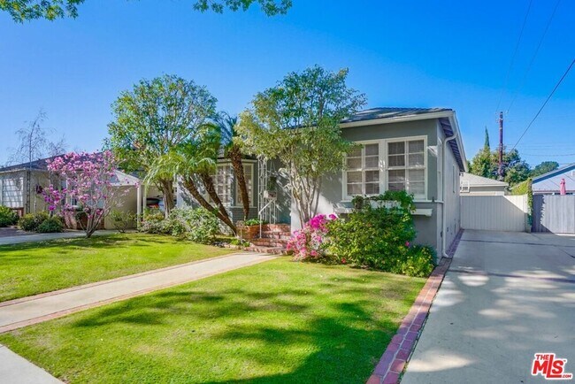 Foto del edificio - 2345 Castle Heights Ave