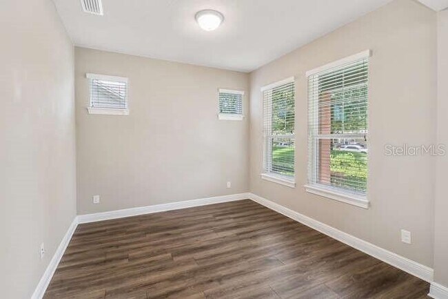 Building Photo - 6007 Shell Ridge Dr
