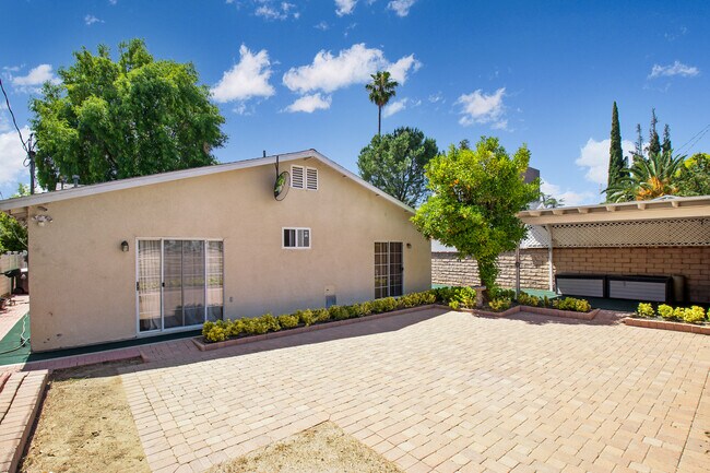 Building Photo - 5204 Etiwanda Ave