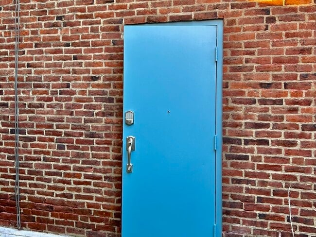 Building Photo - 165 Cotton St