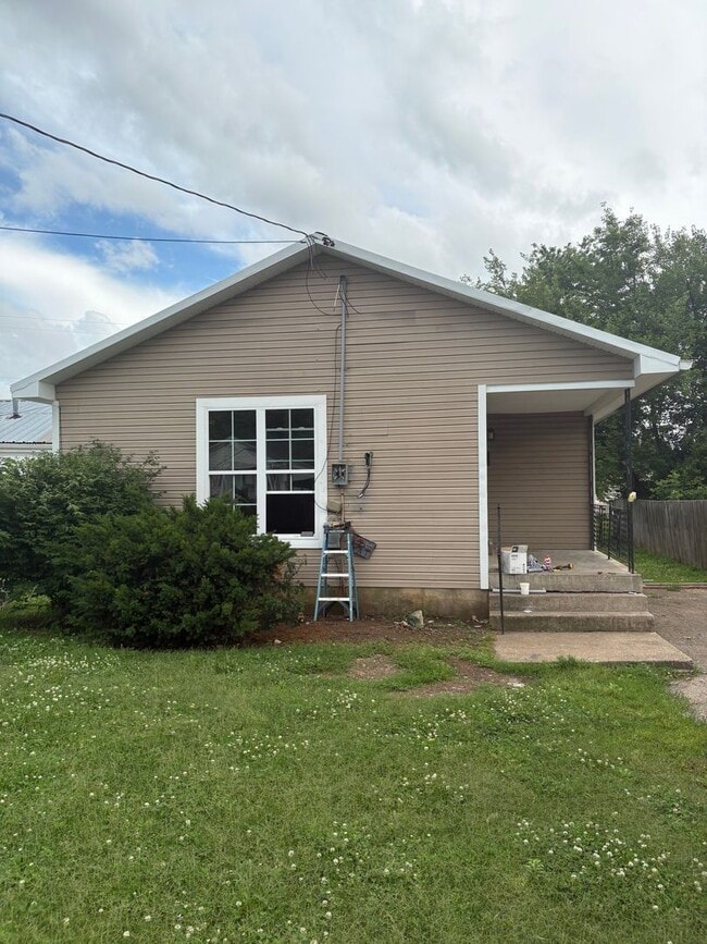 Building Photo - 1530 Kenton St