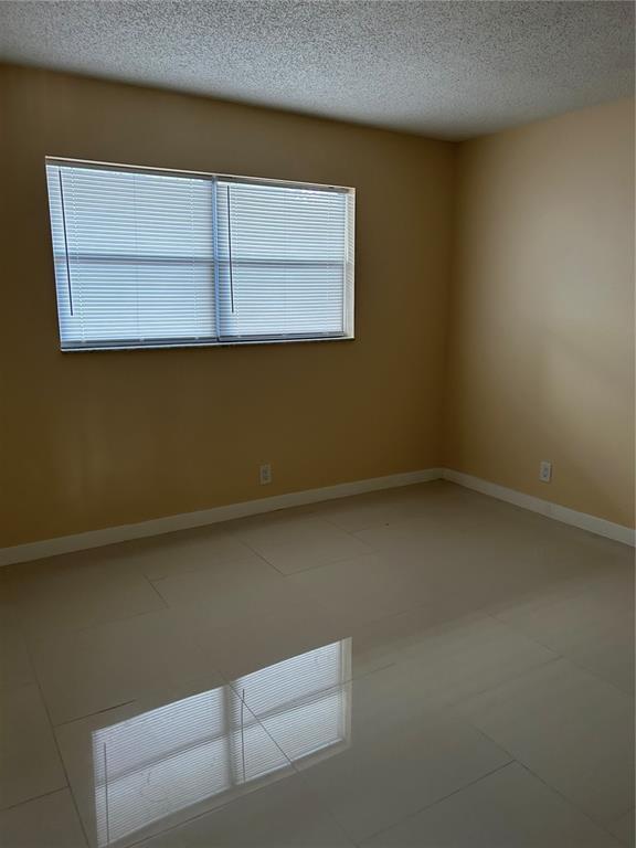 Foto del edificio - 7910 Colony Cir N