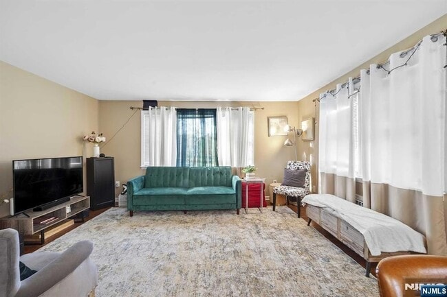 Building Photo - 47 Morris Pl