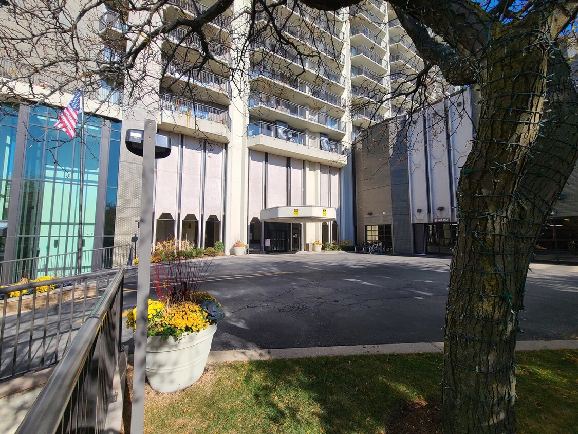 Foto principal - 6007 N Sheridan Rd