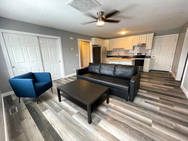 Foto del edificio - Ikea furnished room + shared furnished living area REMODELED