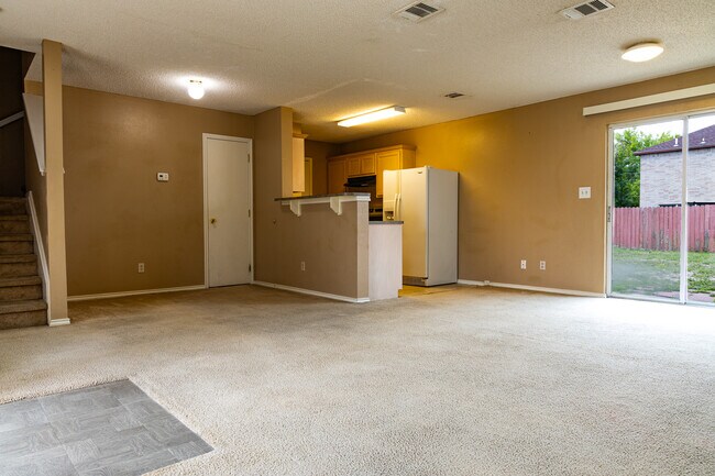 Building Photo - 2104 Magnolia St