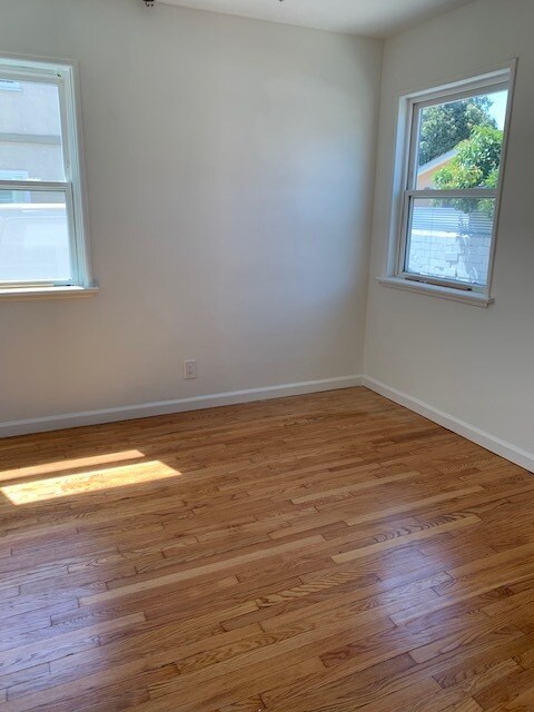 Queen Bedroom - 1335 W Adams Blvd