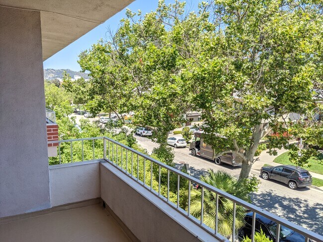 Foto del edificio - 153 S Hayworth Ave