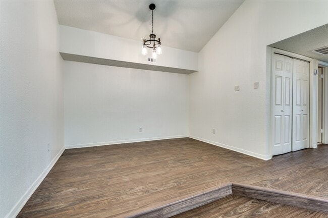 Building Photo - 2634 Encina Dr