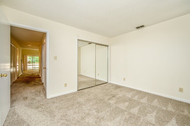 Foto del edificio - COMING SOON! Cozy 2bd/2ba Townhome Nest in Watersedge